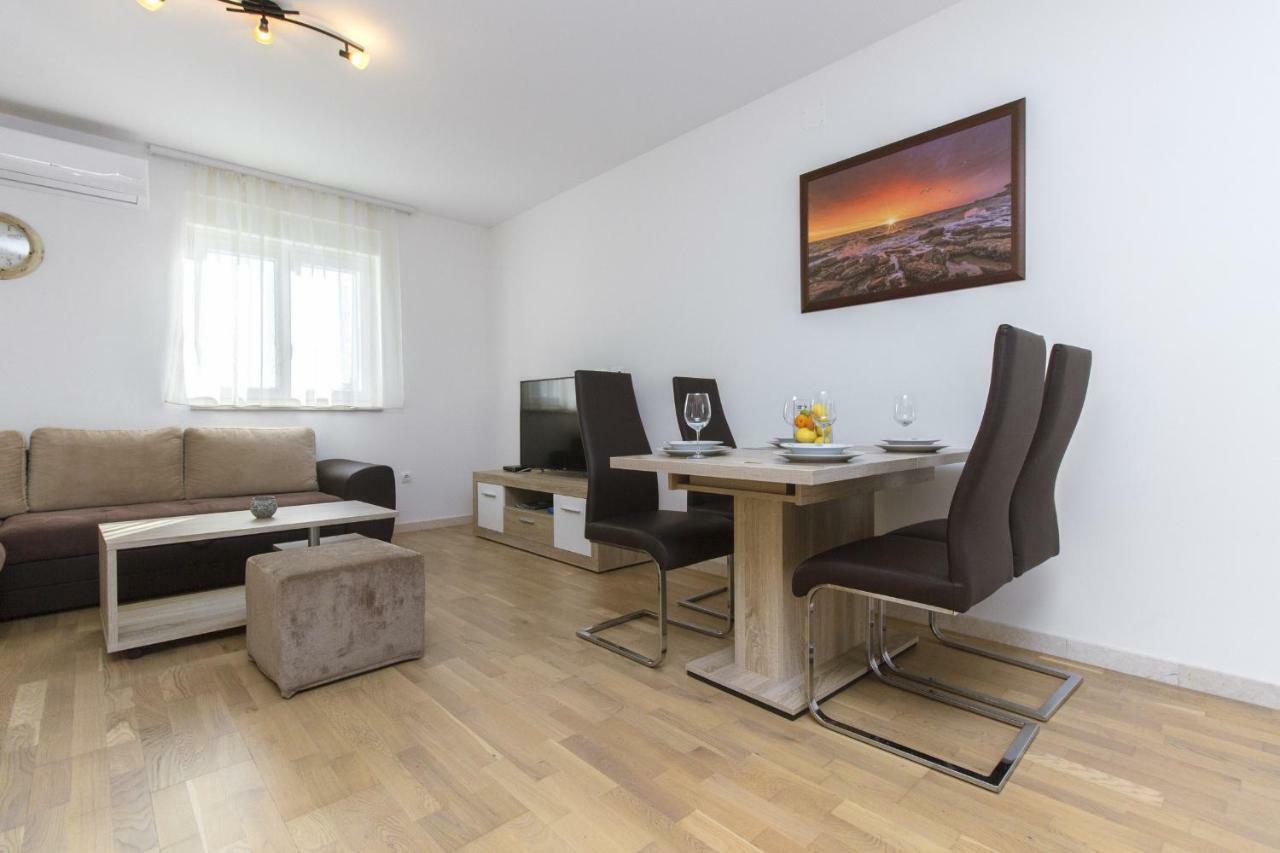 Apartmani Gabriella Vodice Zewnętrze zdjęcie