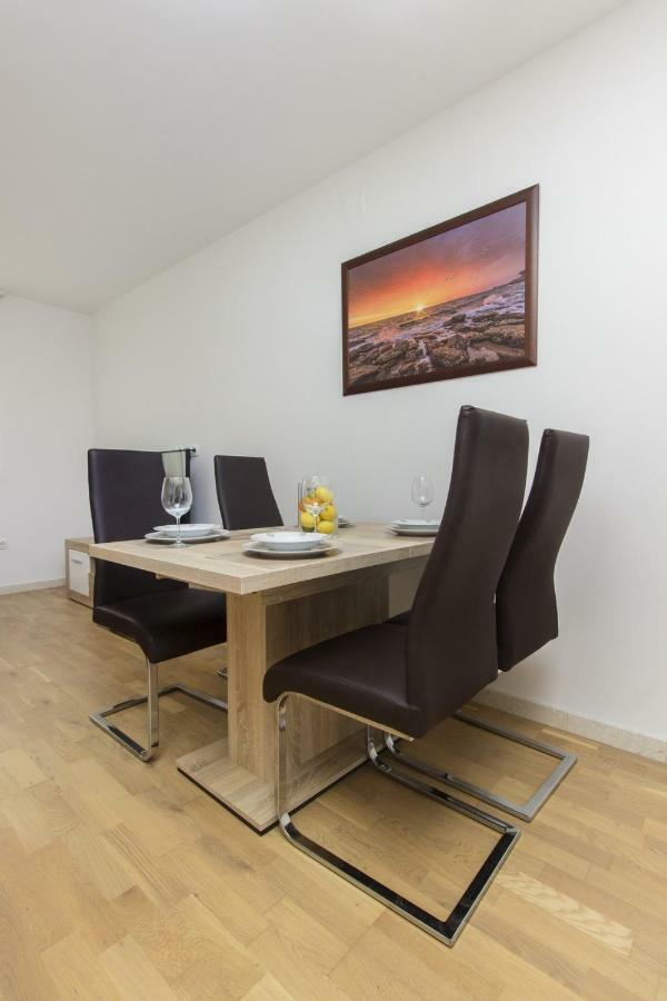 Apartmani Gabriella Vodice Zewnętrze zdjęcie